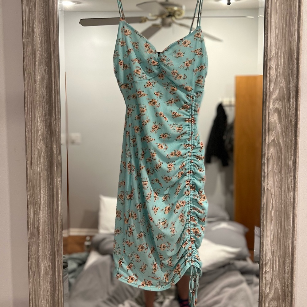 Dress / floral / casual / fitted